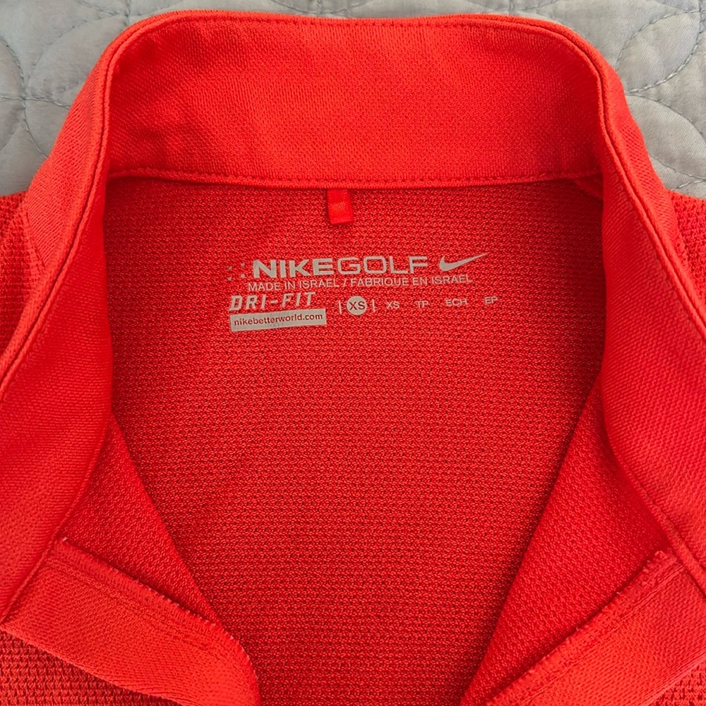 Nike Tour - WOMENS XS
Women's Dri-FIT Short-Sleeve Blade Golf Polo